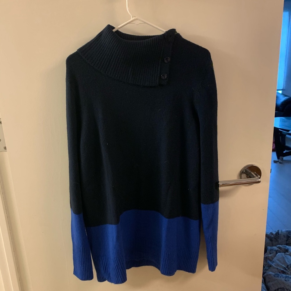 Half cowl, two toned sweater